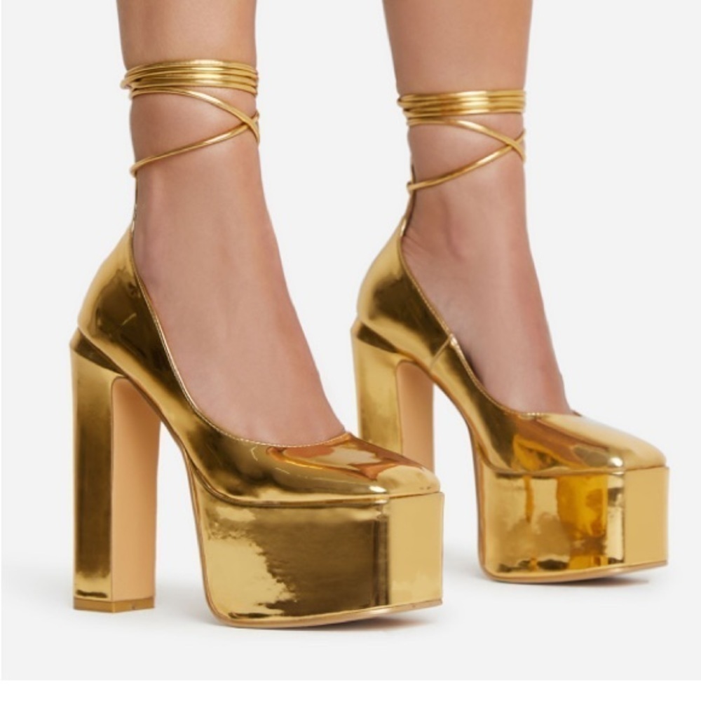 ANKLES LACE UP ,CLOSED TOE PLATFORM BLOCK HEEL IN BLACK PATENT junky heels.